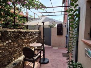 Maisons de vacances Ideal famille et amis, 2 logements en 1 maison, patio prive, parking, quartier des peintres et plages a pieds : photos des chambres