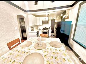 Quiet 1BR, Eat-In Kitchen, Close to Midway