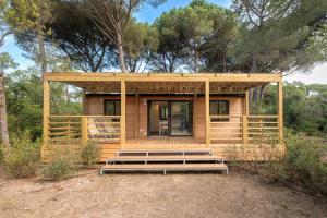 Mobilheim mit 2 Schlafzimmern und Terrasse (4 Erwachsene)