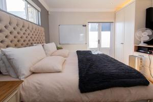 Fresnaye Home on Ave La Croix