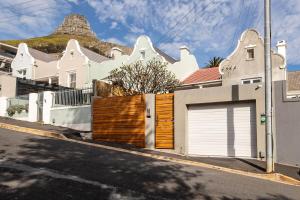 Fresnaye Home on Ave La Croix