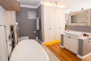 Fresnaye Home on Ave La Croix