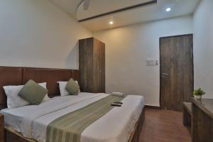 Grand Janki Most Premium and Luxury Family Preferred Hotel in Varanasi Near Kashi Vishwanath Temple With Free Parking And Free Wifi