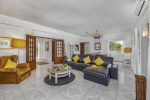 Villa Alfarrobeira by Villa Plus