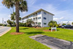 Island Retreat Walk to Beaches & Harbor