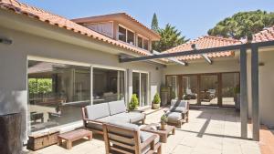 The Olive Villa Cascais Vive el lujo sereno entre pinares junto al Atlántico 5 minutos de la playa andando