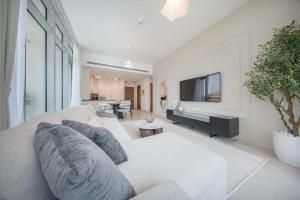 Modern 2 Bedroom - Canal Front Stay