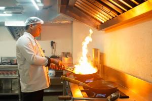 Hotel urban oasis Near Huda & Millennium City Centre Metro station I Gurgaon