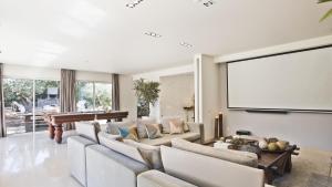 The Olive Villa Cascais Vive el lujo sereno entre pinares junto al Atlántico 5 minutos de la playa andando