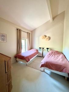 Villas Maison de ville piscine chauffee : photos des chambres