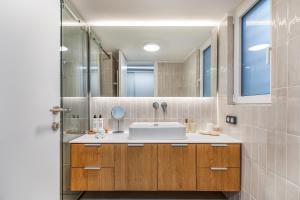 Plaka Clio Apartment by A&A Residencies