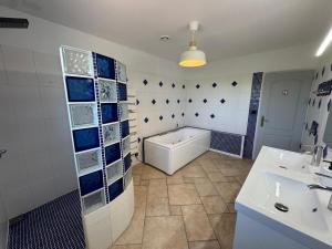 Maisons de vacances Villa avec piscine, a 5km de la plage : photos des chambres