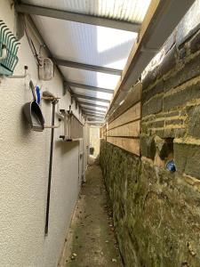 Comfortable bungalow in Goodwick no TV with private parking one car