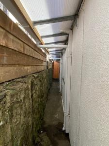 Comfortable bungalow in Goodwick no TV with private parking one car