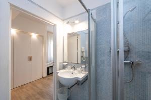 Superior Triple Room room in Hotel Albània