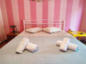 No7 Theo Homeybee Exarcheia