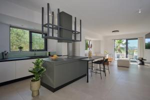 Kyamon Luxury Villa with Heated Saltwater Pool Near Chania