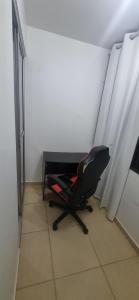 Apartamento completo com Wi-Fi, garagem em condomínio - Ideal para estadias tranquilas