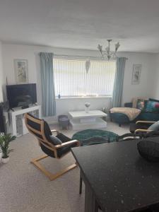 Trem-y-mor, 6 Gower Holiday Village