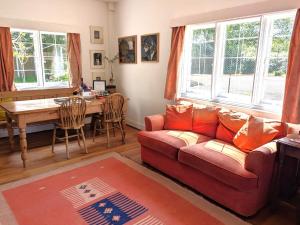 Cosy Cottage with Large Garden I Semi Rural Retreat! Nearby Countryside, Beaches & Goodwood - Chichester Holiday Properties