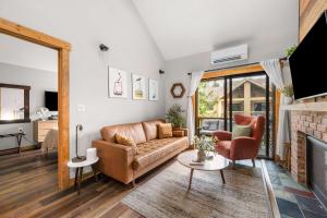 Renovated Ski In Out Condo King Bed Patio Grill