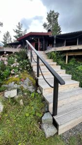 Mysig timmevilla med sjöutsikt