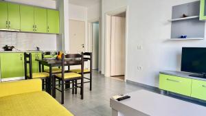 White Residence Apartment - Green