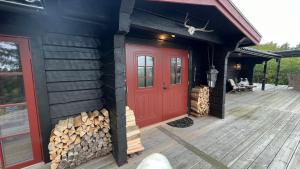 Mysig timmevilla med sjöutsikt