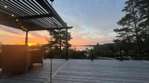 Mysig timmevilla med sjöutsikt