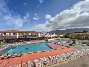 3257-T2 dans une résidence avec piscine