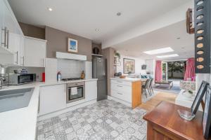 Elegant London Stay - 2BR with Garden in Battersea