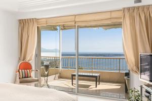 REF 1969 - Cannes - Penthouse with panoramic sea view for rent