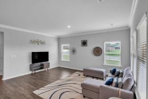 Charming 4BR Ranch-Style Home - Corner Lot home