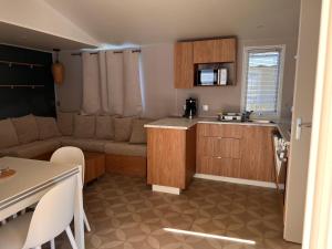 Kokua Vacances présente MOBIL HOME résidentiel toutes options camping 4 étoiles CANET