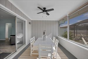 2 BR,Heated POOL, 1 Mile direct gulf access, GREAT Location, Dockage