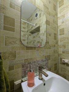 Квартира в колоритном одесском дворе - Authentic Odesa Apartment