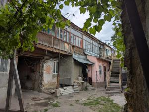 Квартира в колоритном одесском дворе - Authentic Odesa Apartment