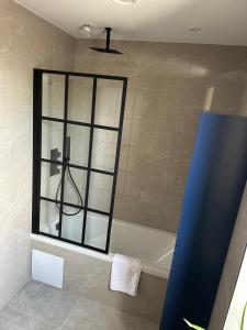 Modern Borehamwood Flat - 2 Min Walk to Station