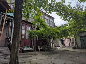 Квартира в колоритном одесском дворе - Authentic Odesa Apartment