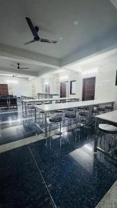 Devashrey Hostel - Zeus