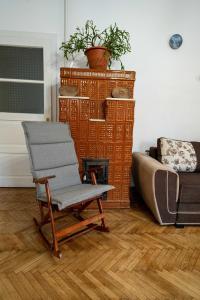 Retro Green Cottage with a Barkyard - Pet Friendly