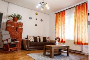 Retro Green Cottage with a Barkyard - Pet Friendly