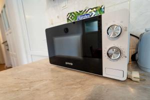 Retro Green Cottage with a Barkyard - Pet Friendly