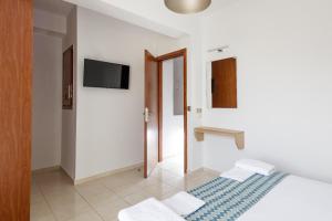 Private Rooftop Jacuzzi Sea View Walk to Beach