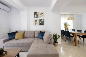 Private Rooftop Jacuzzi Sea View Walk to Beach