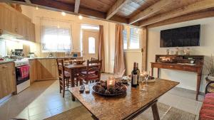 Popi Studio 1 Mochos Square