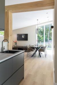 Chalet FoRest Veluwe with private hottub & incl wood!