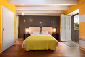 B&B / Chambres d'hotes Chambres d-hotes avec piscine : photos des chambres