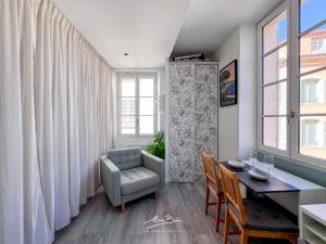 Appartements Studio vue sur les Halles de Toulon 2 Couchages : photos des chambres