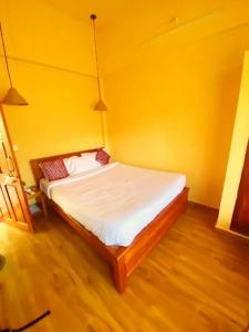 Smoky Falls Mae Fi Resort